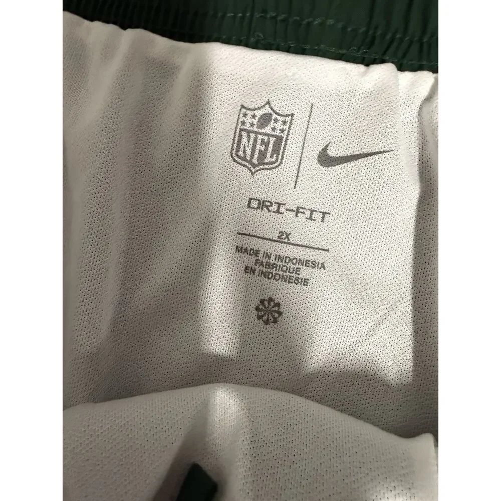 NWT Women’s Nike Green Bay Packers Tempo Running Shorts 2XL Green 3” Inseam